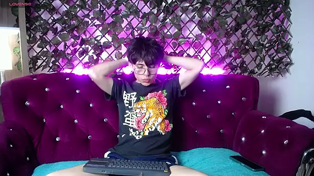 PepperTwink online show from February 14, 1:29 pm