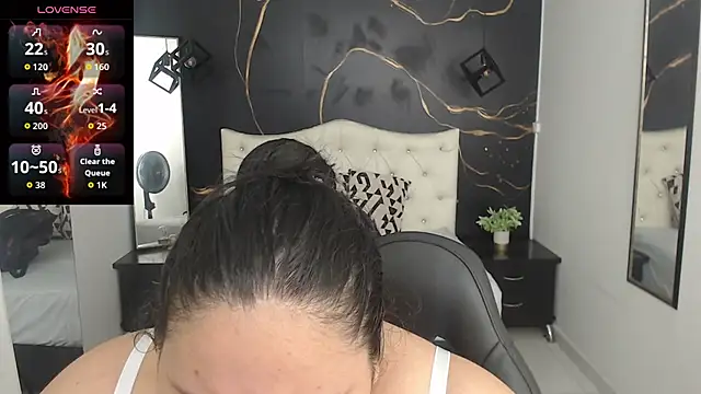 Aaliyah11 online show from November 6, 1:17 am