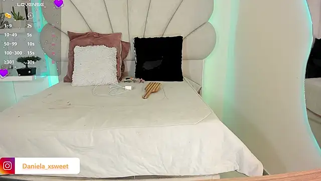 Danielaangelina online show from October 12, 6:34 am