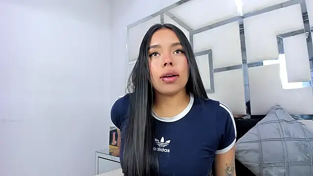 ZoeWan69 online show from January 15, 11:59 am