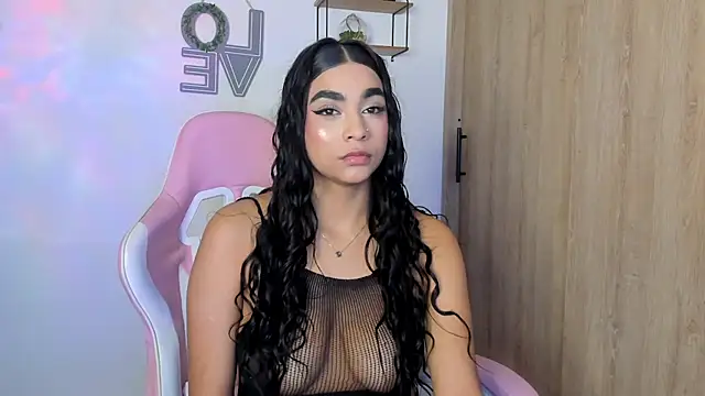 Snapshot of Bella_ricci_ chatting on November 27, 1:07 am Bella ricci online show from November 27, 1:07 am