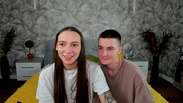 LindaBryantt online show from February 3, 2:02 pm