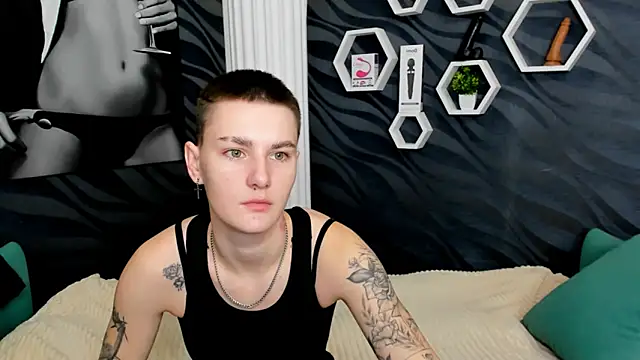LindaBryantt online show from February 8, 3:19 am