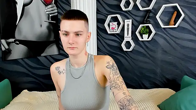 LindaBryantt online show from February 9, 9:16 am