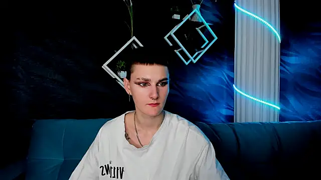 LindaBryantt online show from March 5, 10:33 am