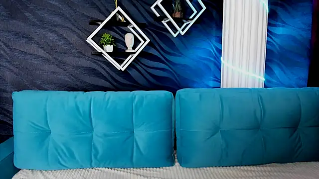 LindaBryantt online show from March 18, 3:09 am