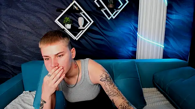 LindaBryantt online show from March 18, 6:14 am