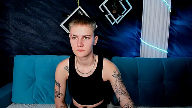 LindaBryantt online show from March 19, 3:09 am