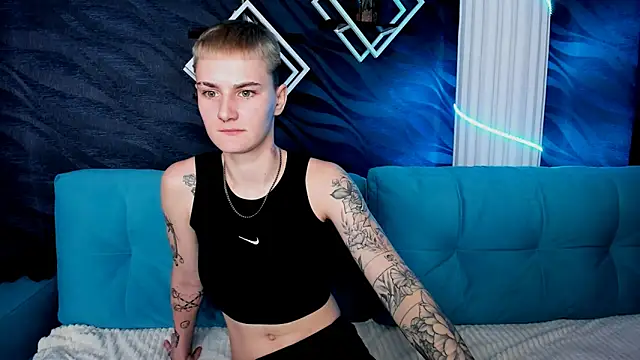 LindaBryantt online show from March 23, 6:37 am