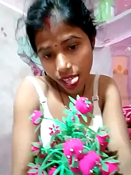 Snapshot of Miss_triha chatting on February 5, 8:04 pm Miss triha online show from February 5, 8:04 pm