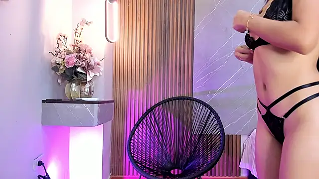 ariana jhonson1 online show from February 22, 12:40 pm