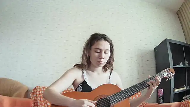 Snapshot of girliemilk chatting on February 15, 6:44 am girliemilk online show from February 15, 6:44 am