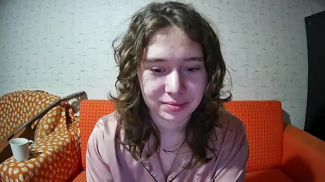 girliemilk online show from November 17, 9:20 pm