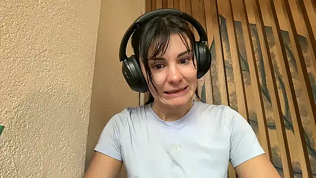 Snapshot of Petitecookie chatting on June 15, 11:34 am Petitecookie online show from June 15, 11:34 am