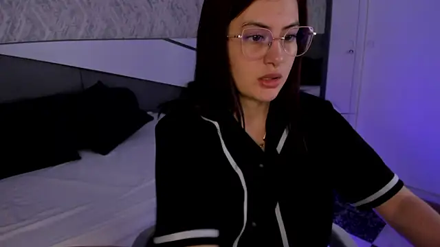 Miile Evans online show from February 15, 4:34 pm