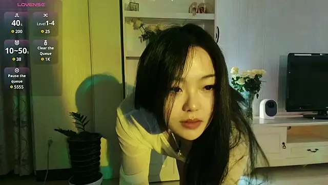 nanaliu6 online show from March 20, 2:10 pm