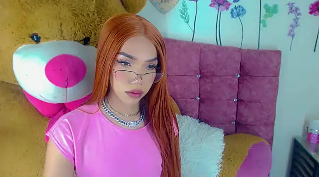 Snapshot of Khloe_Leal chatting on February 4, 12:08 am Khloe Leal online show from February 4, 12:08 am