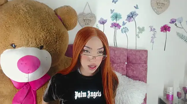 Snapshot of Khloe_Leal chatting on February 6, 2:00 am Khloe Leal online show from February 6, 2:00 am