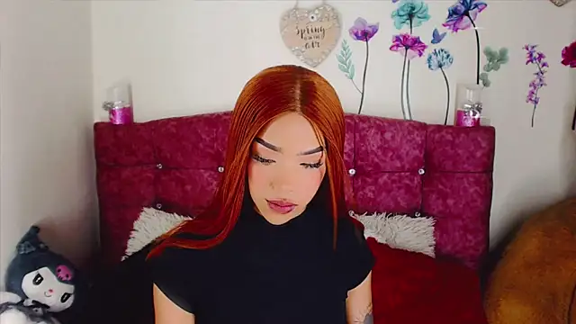 Snapshot of Khloe_Leal chatting on March 1, 1:00 am Khloe Leal online show from March 1, 1:00 am