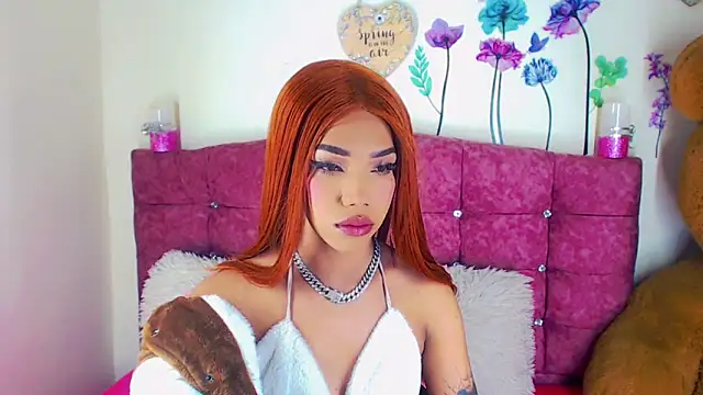 Snapshot of Khloe_Leal chatting on March 12, 12:42 am Khloe Leal online show from March 12, 12:42 am