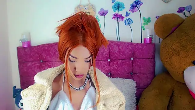 Snapshot of Khloe_Leal chatting on March 15, 12:25 am Khloe Leal online show from March 15, 12:25 am