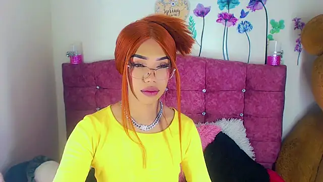 Snapshot of Khloe_Leal chatting on March 17, 1:14 am Khloe Leal online show from March 17, 1:14 am