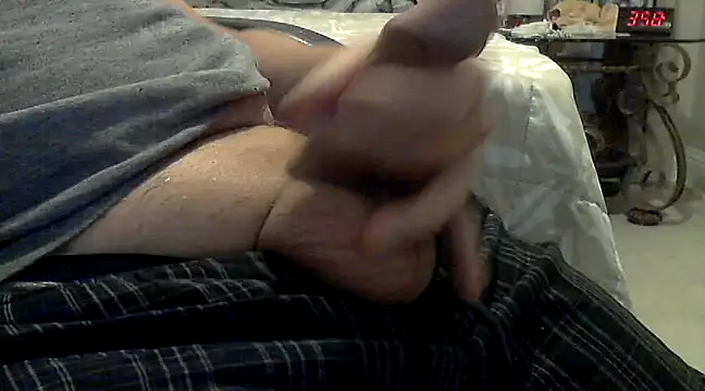 Snapshot of Enrimas1210 chatting on February 10, 9:58 pm Enrimas1210 online show from February 10, 9:58 pm