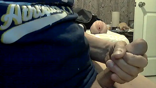 Snapshot of Enrimas1210 chatting on February 18, 9:53 pm Enrimas1210 online show from February 18, 9:53 pm