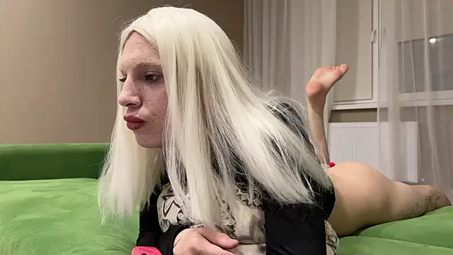 Snapshot of bad_lilyy chatting on February 19, 2:55 am bad lilyy online show from February 19, 2:55 am