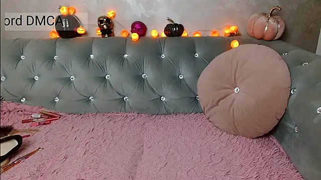 Snapshot of xoCaroxQueenxo chatting on October 22, 11:15 pm xoCaroxQueenxo online show from October 22, 11:15 pm