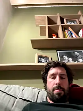 Snapshot of Ovett086 chatting on December 14, 2:06 am Ovett086 online show from December 14, 2:06 am