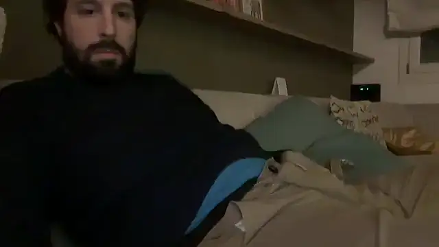 Snapshot of Ovett086 chatting on February 18, 10:28 pm Ovett086 online show from February 18, 10:28 pm