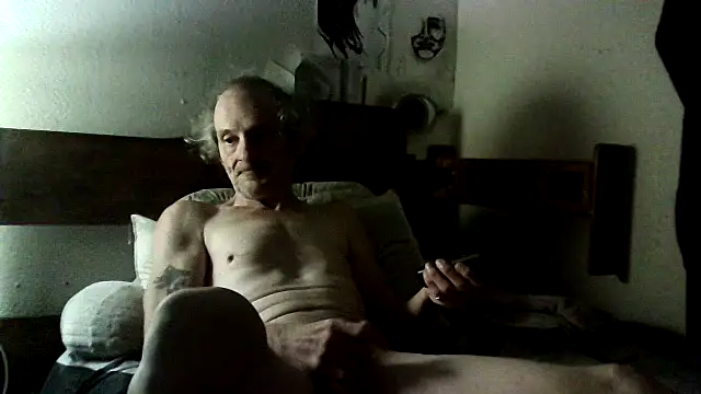 Snapshot of Dara4q chatting on November 13, 7:18 am Dara4q online show from November 13, 7:18 am