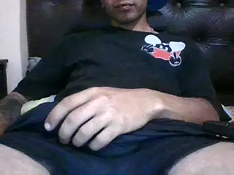 Snapshot of crow07xx chatting on February 3, 10:21 pm crow07xx online show from February 3, 10:21 pm