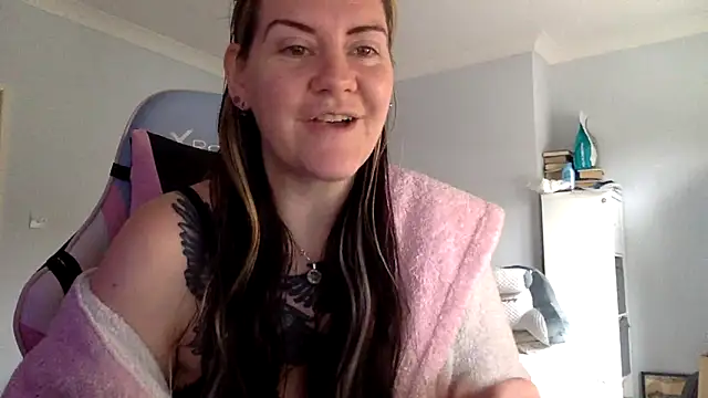 AureliaXOX online show from February 16, 11:05 am