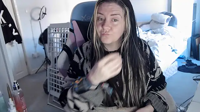 AureliaXOX online show from March 13, 9:21 am