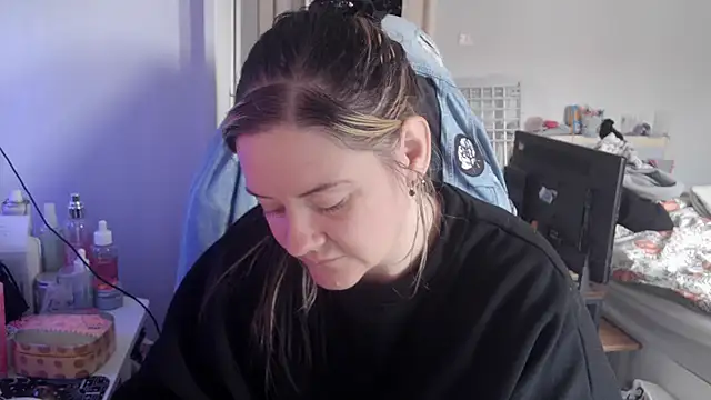 AureliaXOX online show from October 14, 9:10 am