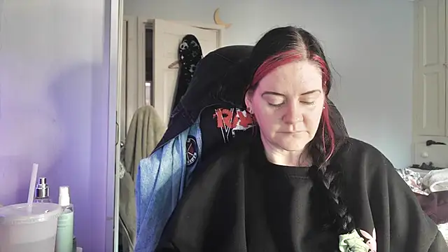 AureliaXOX online show from November 18, 9:25 am