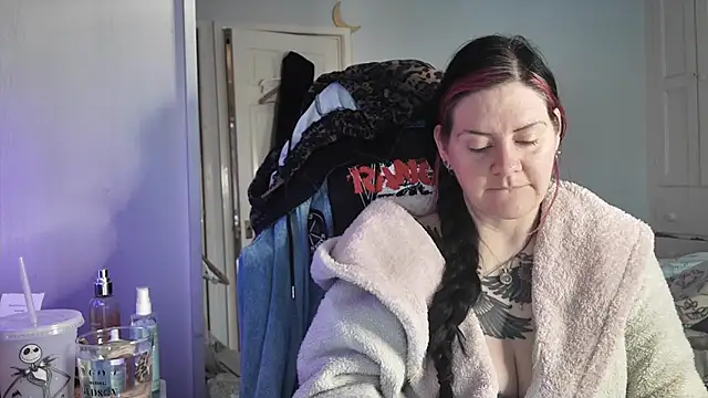 AureliaXOX online show from December 4, 9:18 am