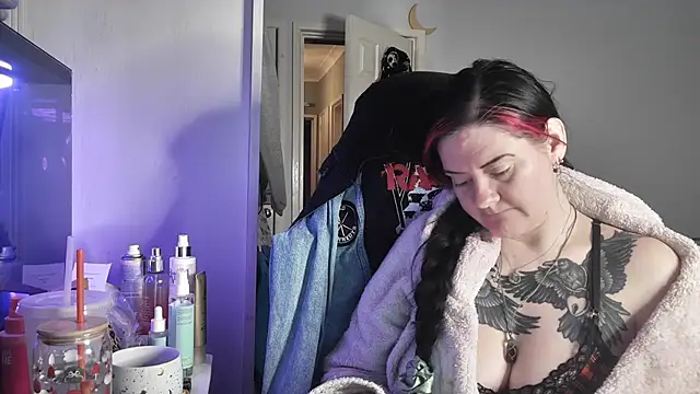 AureliaXOX online show from December 16, 2:33 pm