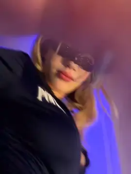 Snapshot of angeleyezlolita chatting on February 13, 5:01 pm angeleyezlolita online show from February 13, 5:01 pm