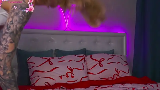 Snapshot of LeaCox_ chatting on November 20, 8:25 am LeaCox online show from November 20, 8:25 am