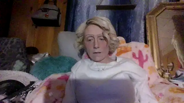 Snapshot of beautifulme23 chatting on February 16, 9:05 pm beautifulme23 online show from February 16, 9:05 pm