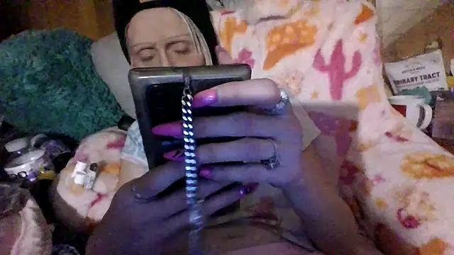 Snapshot of beautifulme23 chatting on February 18, 4:58 am beautifulme23 online show from February 18, 4:58 am