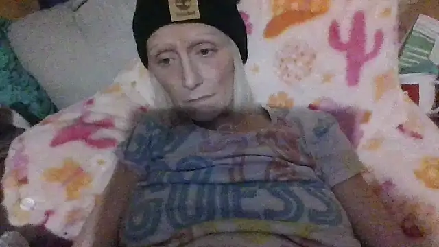 Snapshot of beautifulme23 chatting on February 18, 8:05 am beautifulme23 online show from February 18, 8:05 am