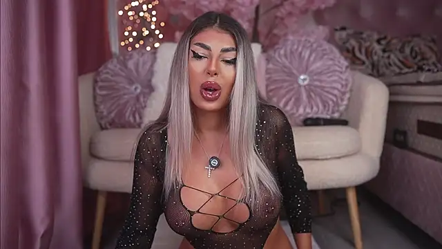 emma goodess  online show from July 13, 9:50 pm