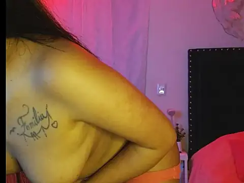 SallyWhitee online show from March 17, 6:07 am