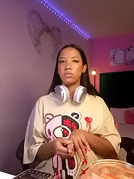 SallyWhitee online show from February 8, 5:11 am