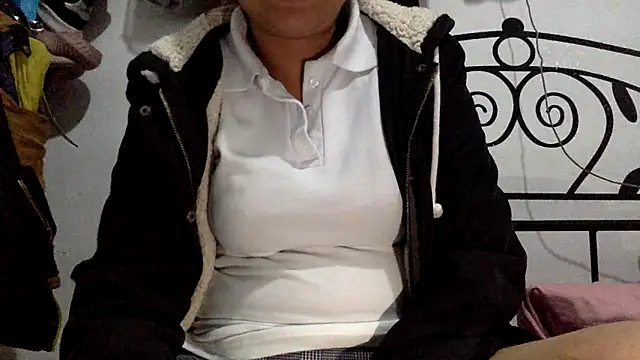 sharonlopez9611 online show from March 31, 3:41 am