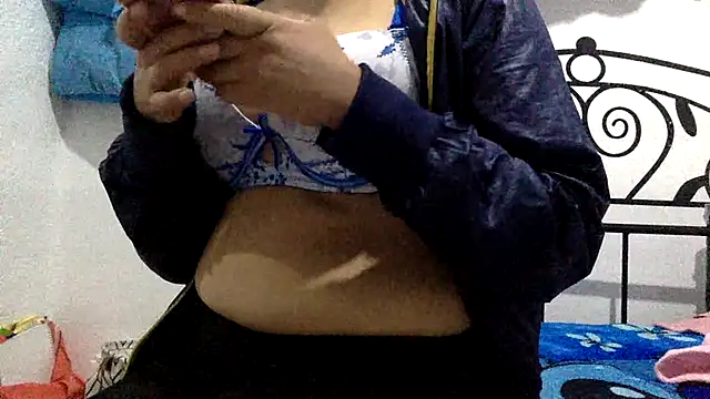 Snapshot of sharonlopez9611 chatting on April 10, 3:45 am sharonlopez9611 online show from April 10, 3:45 am